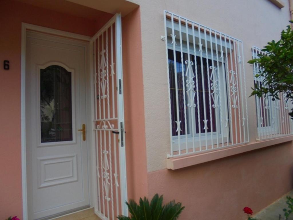 Chambres Tout Confort,Gare Tgv ,Wifi,Clim, Parking,Pt Dejeuner Перпинян Екстериор снимка