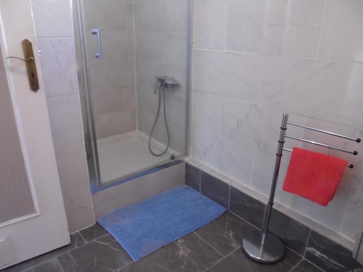 Chambres Tout Confort,Gare Tgv ,Wifi,Clim, Parking,Pt Dejeuner Перпинян Екстериор снимка